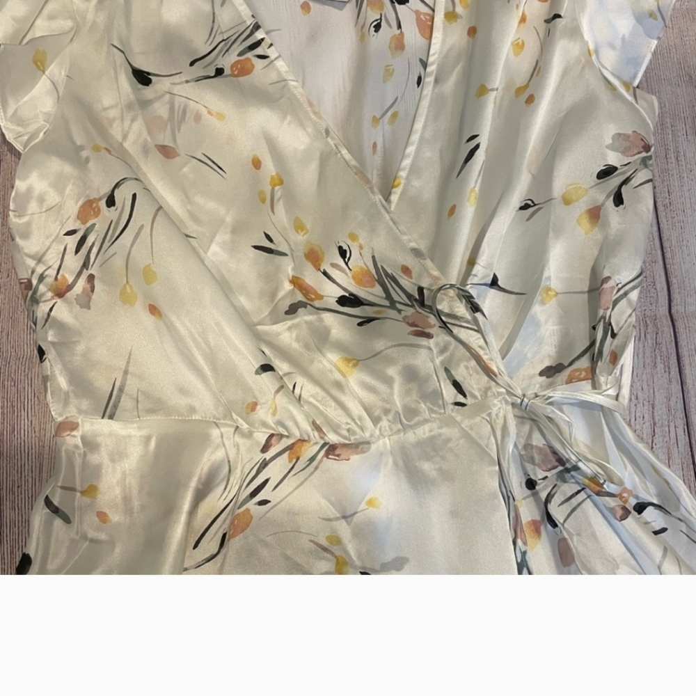 NWT White House Black Market 100% Silk Blouse